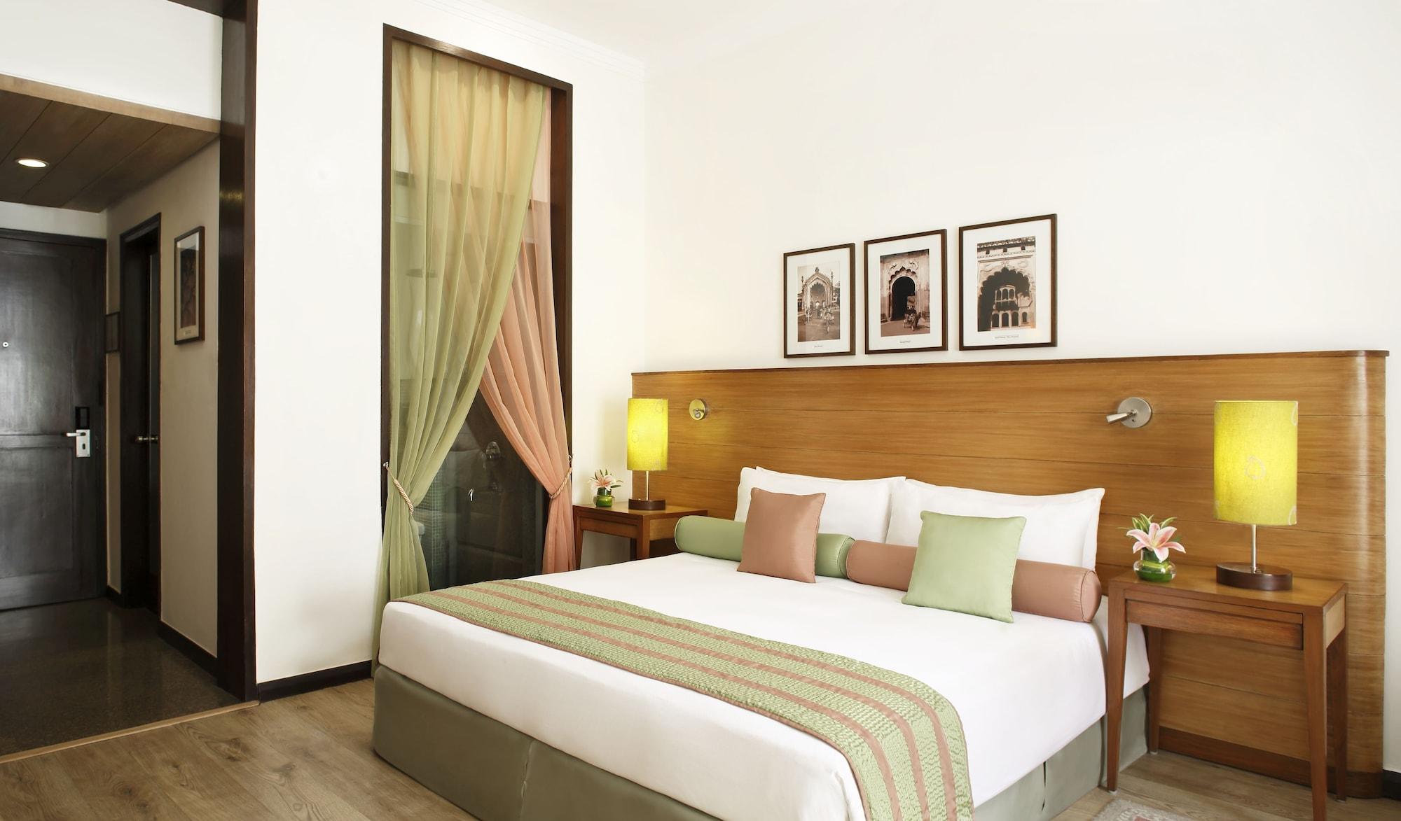 Taj Mahal Lucknow Hotel Екстериор снимка