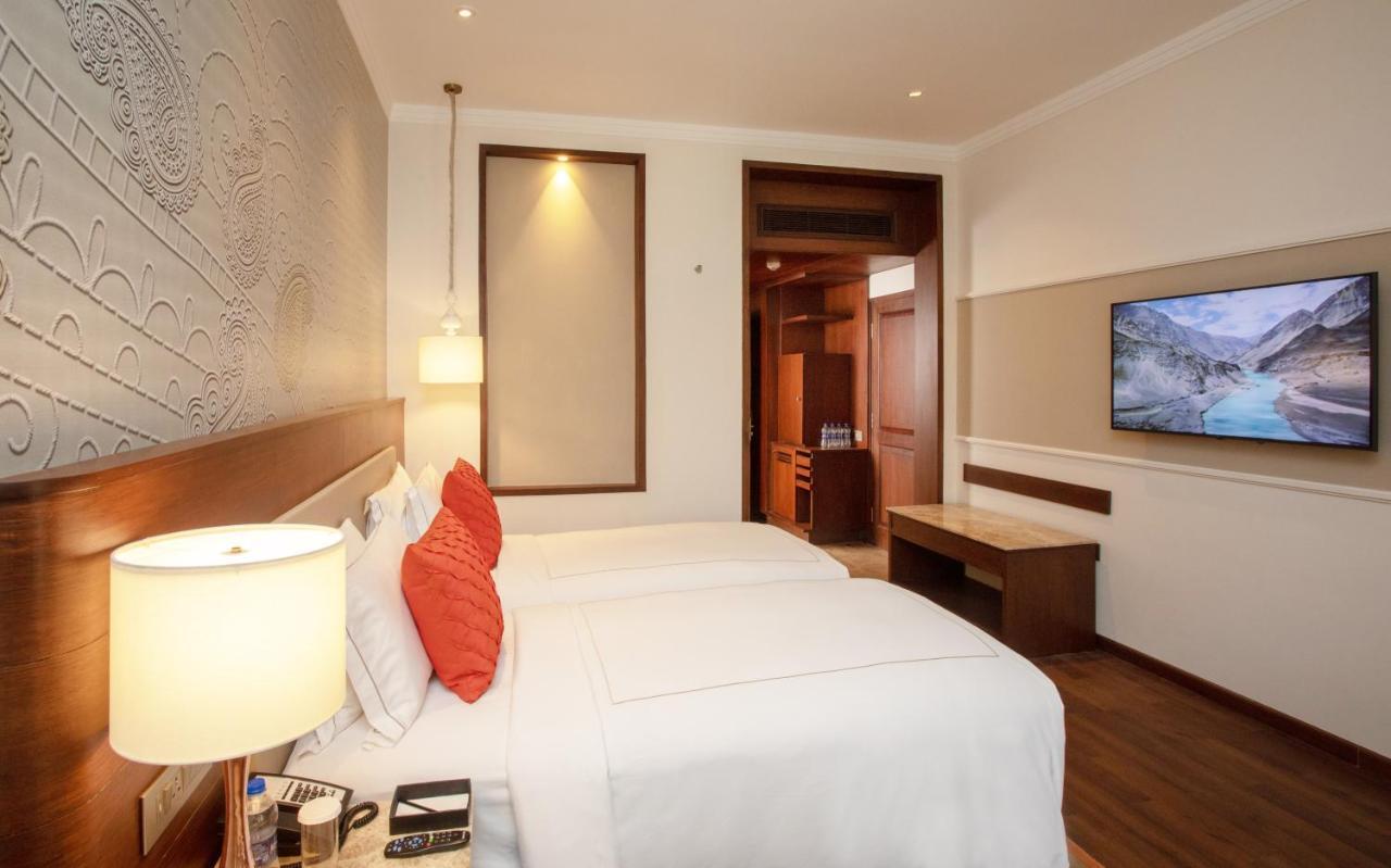 Taj Mahal Lucknow Hotel Екстериор снимка