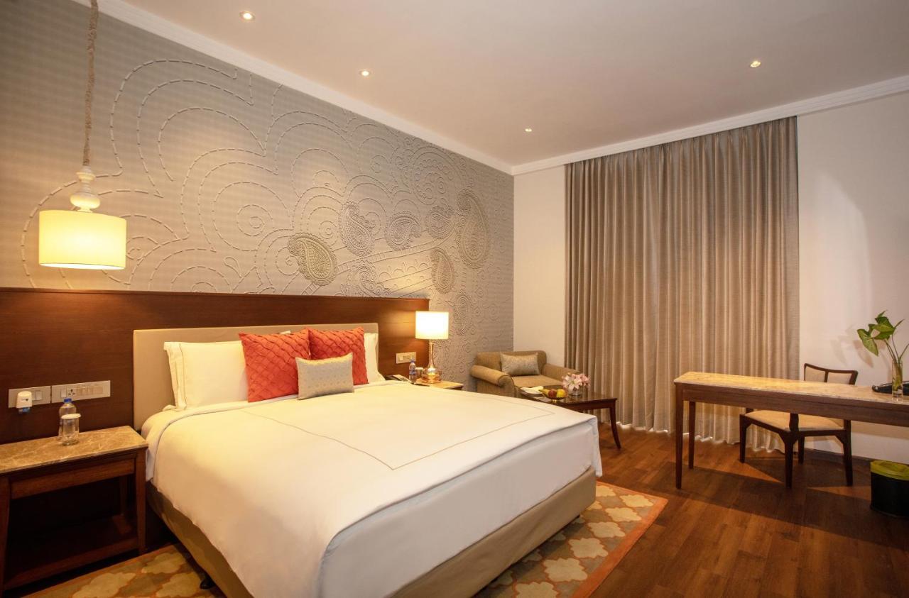Taj Mahal Lucknow Hotel Екстериор снимка
