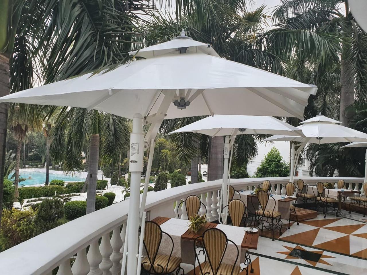 Taj Mahal Lucknow Hotel Екстериор снимка