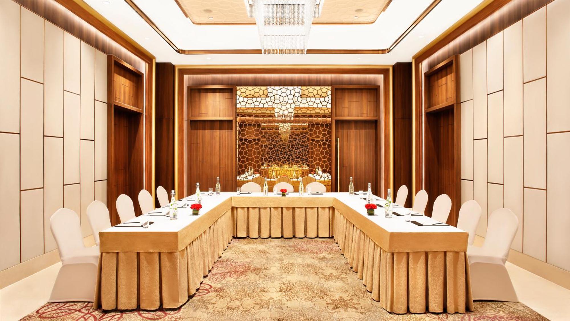 Taj Mahal Lucknow Hotel Екстериор снимка