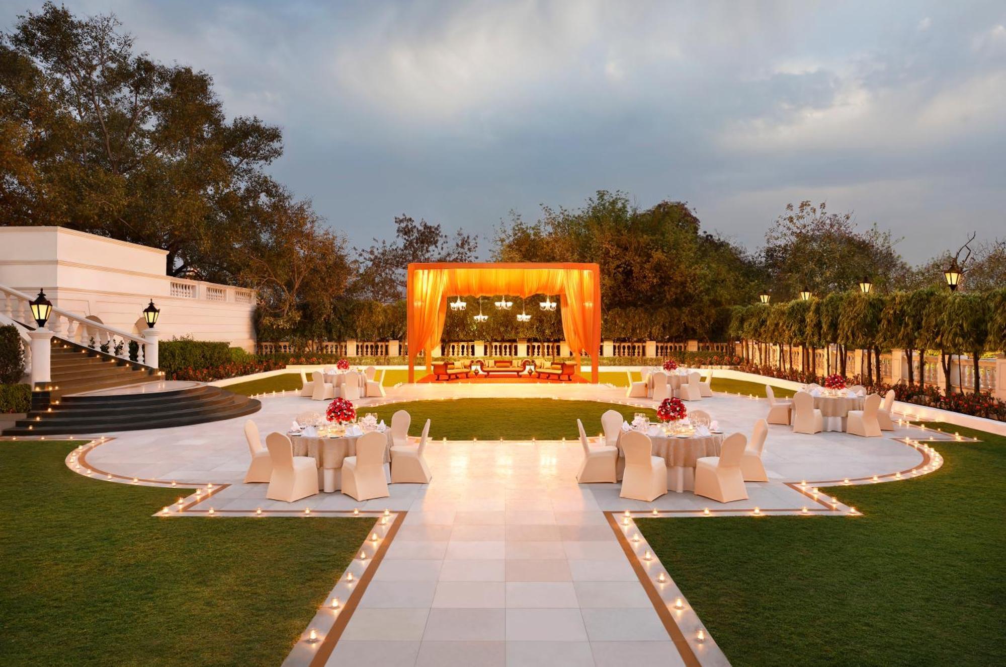 Taj Mahal Lucknow Hotel Екстериор снимка