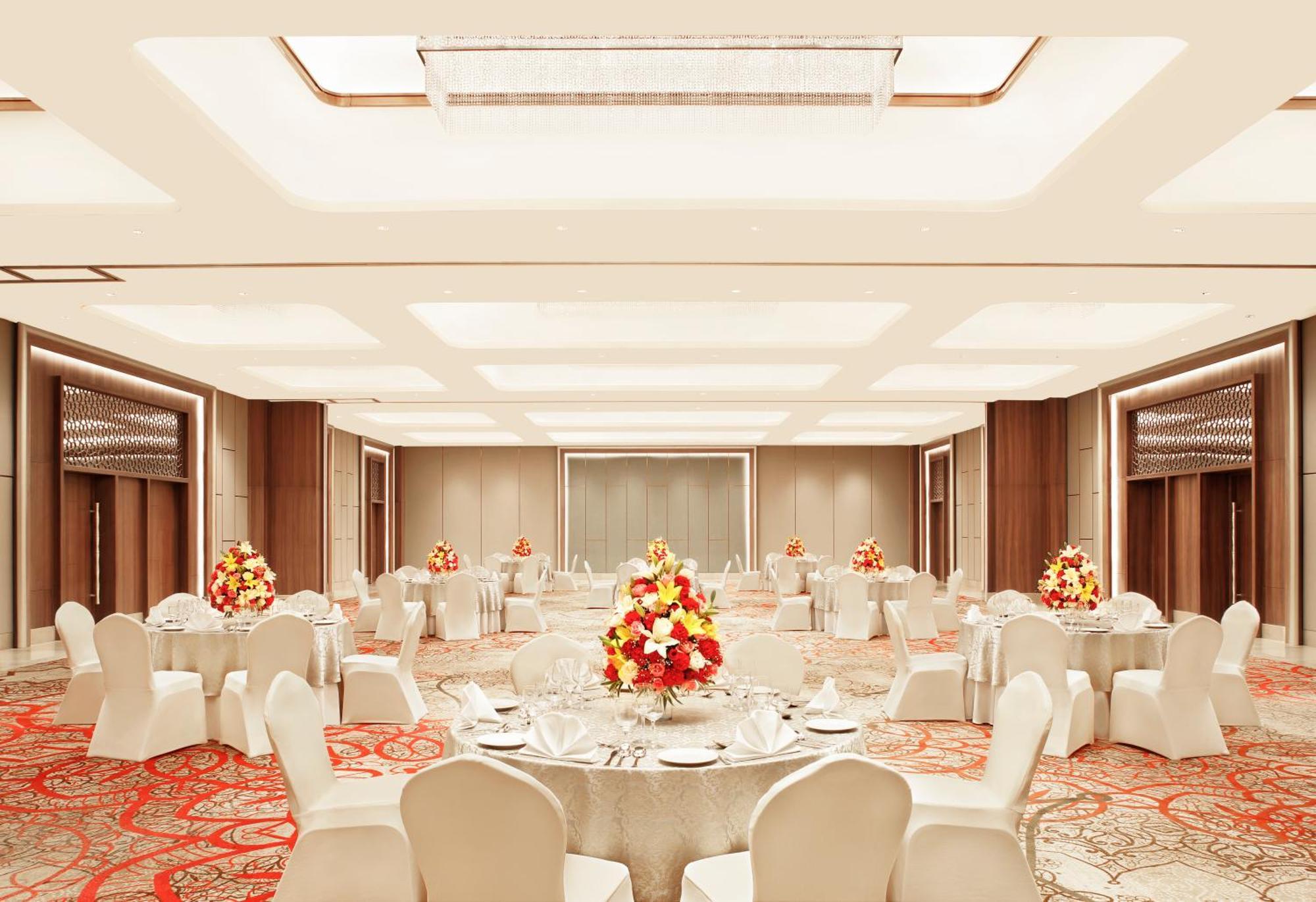 Taj Mahal Lucknow Hotel Екстериор снимка