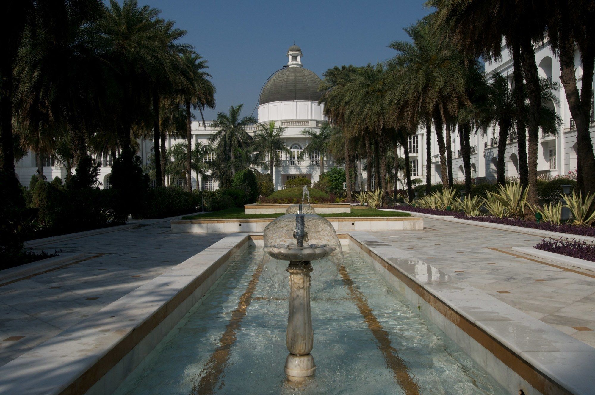 Taj Mahal Lucknow Hotel Екстериор снимка