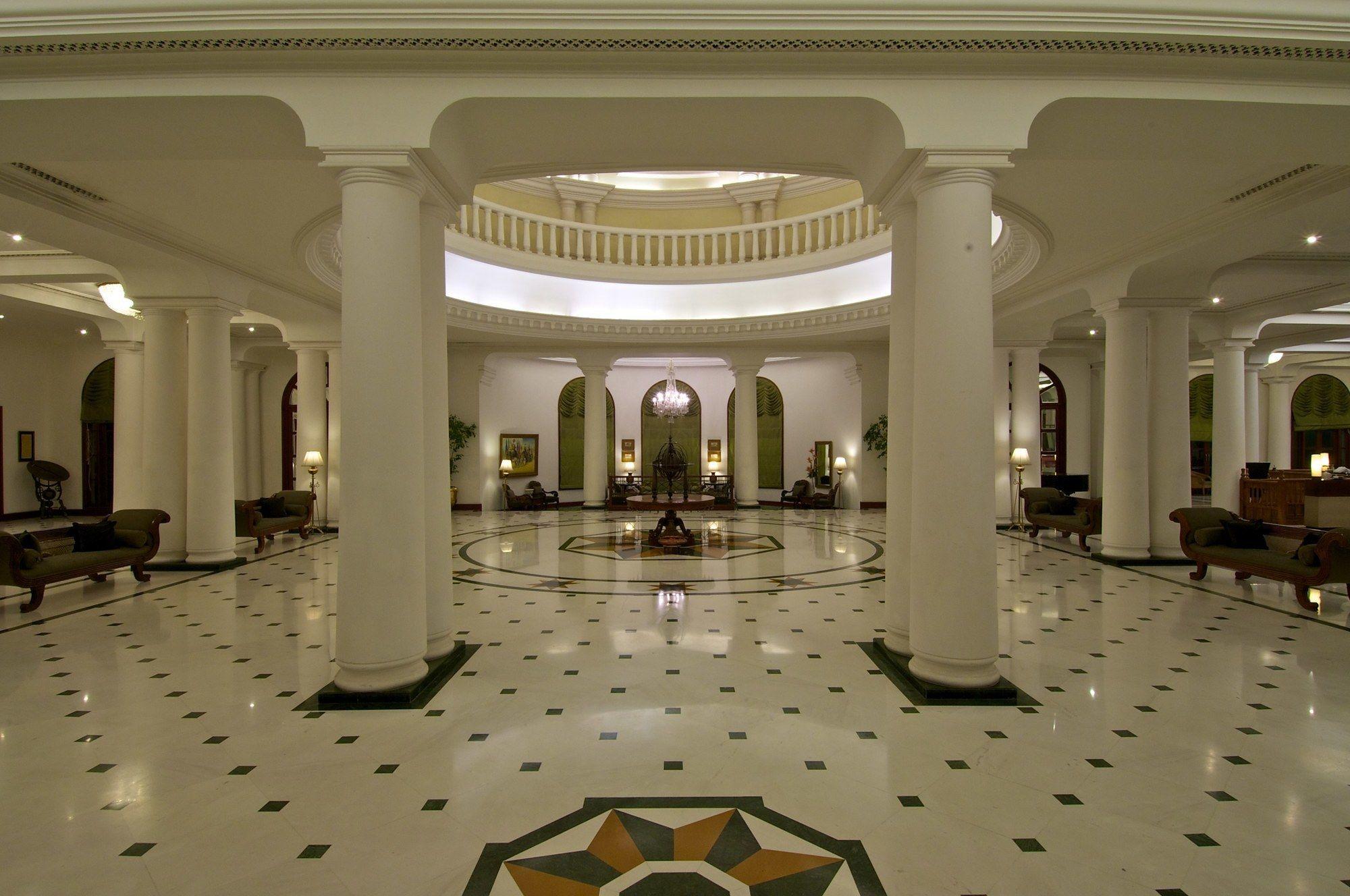 Taj Mahal Lucknow Hotel Екстериор снимка