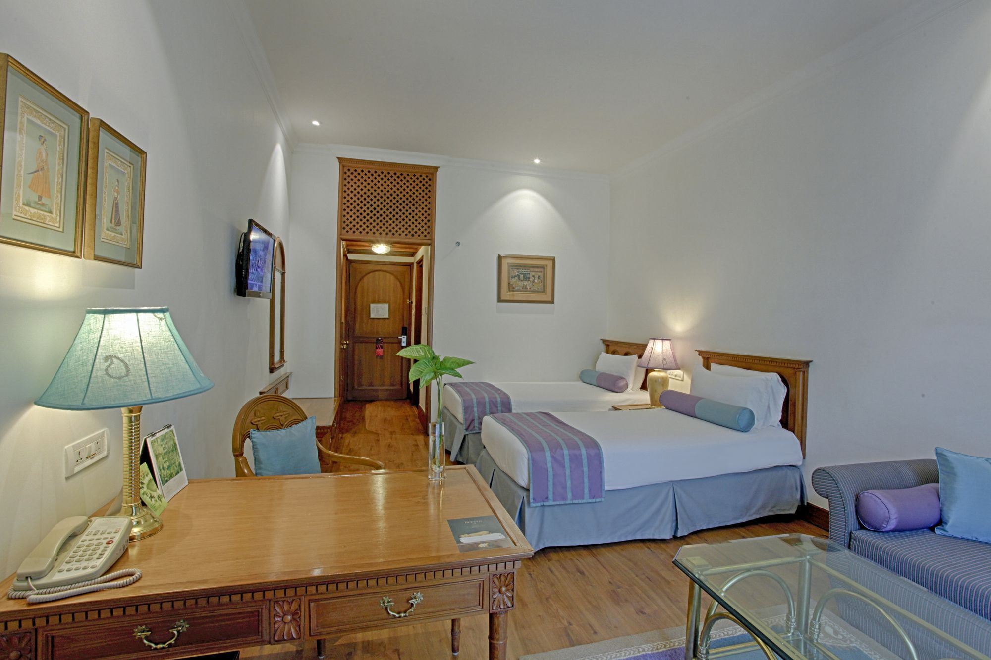 Taj Mahal Lucknow Hotel Екстериор снимка