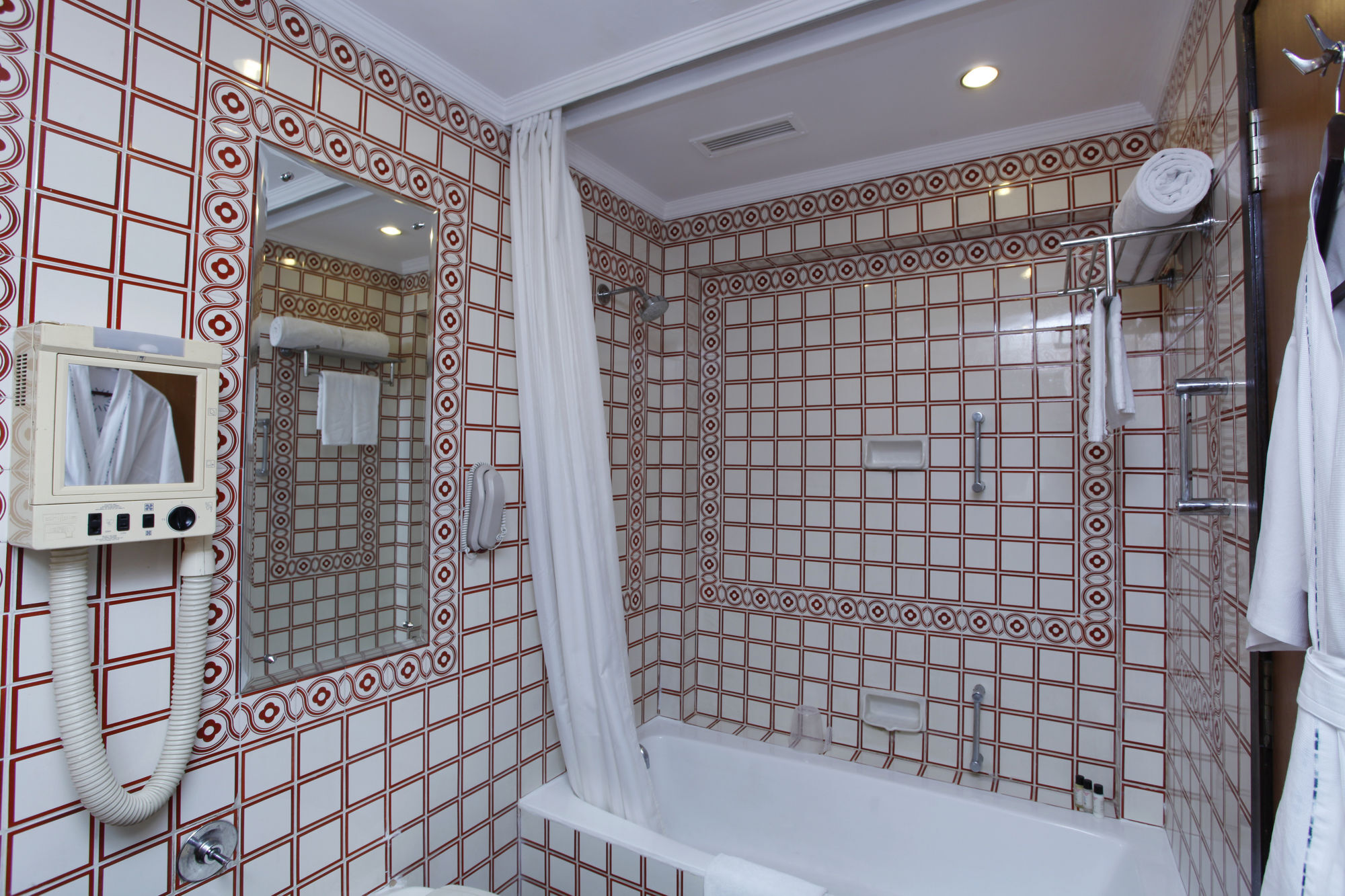 Taj Mahal Lucknow Hotel Екстериор снимка