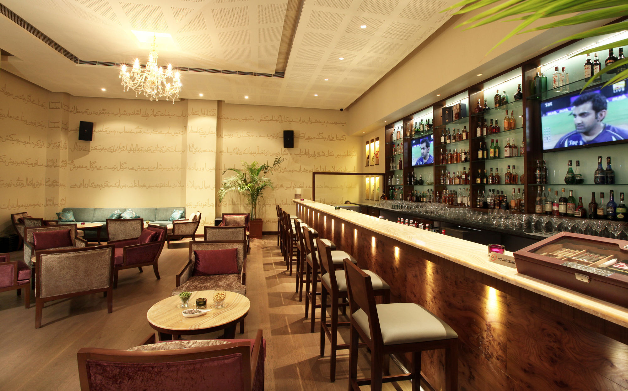 Taj Mahal Lucknow Hotel Екстериор снимка